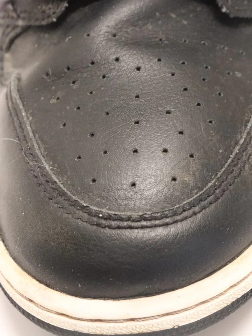 Nike Air Jordan Men's  Top Sneakers Black Gold Size 10 • Brand: Nike